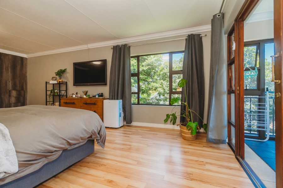 5 Bedroom Property for Sale in Panorama Western Cape